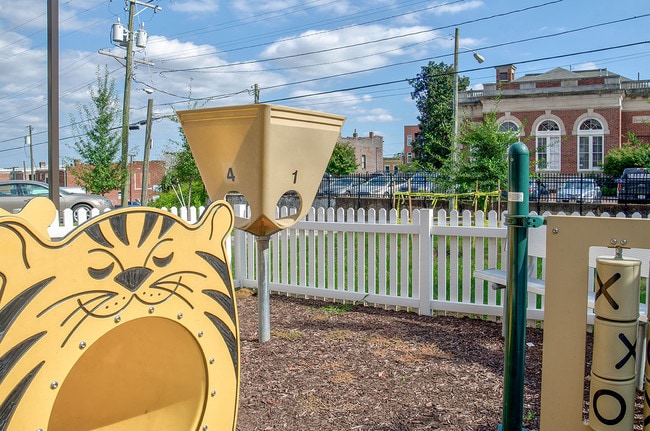 Building Photo - City View Place