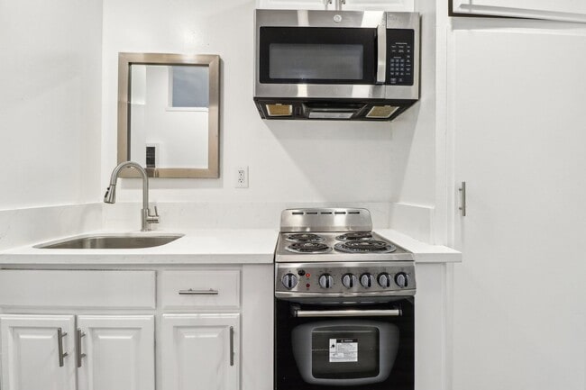 Interior Photo - 1275 Federal Ave