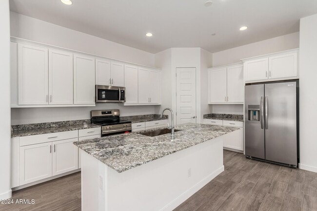 Building Photo - 3830 E Rainbow Dr