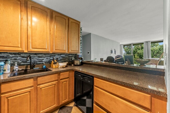 Building Photo - 5820 Oakwood Dr