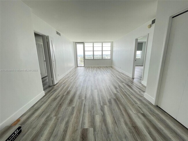 Building Photo - 5700 Collins Ave