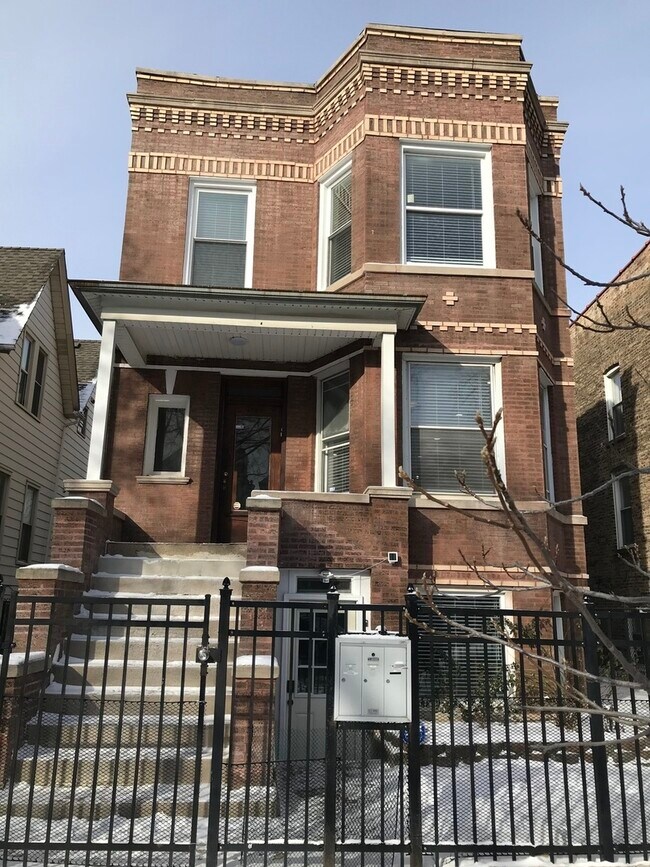 Building Photo - 2944 N Ridgeway Ave