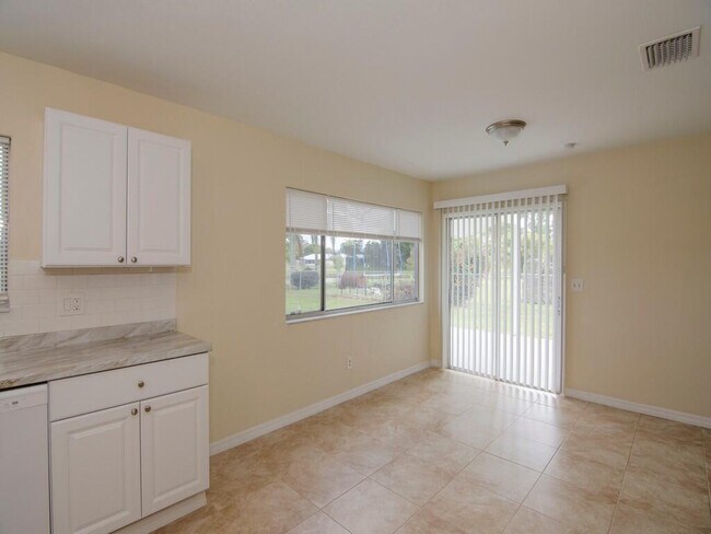 Foto del edificio - 365 SW Belmont Cir