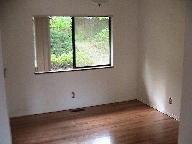 Building Photo - 3 br, 2 bath House - 12590 SW Bowmont St