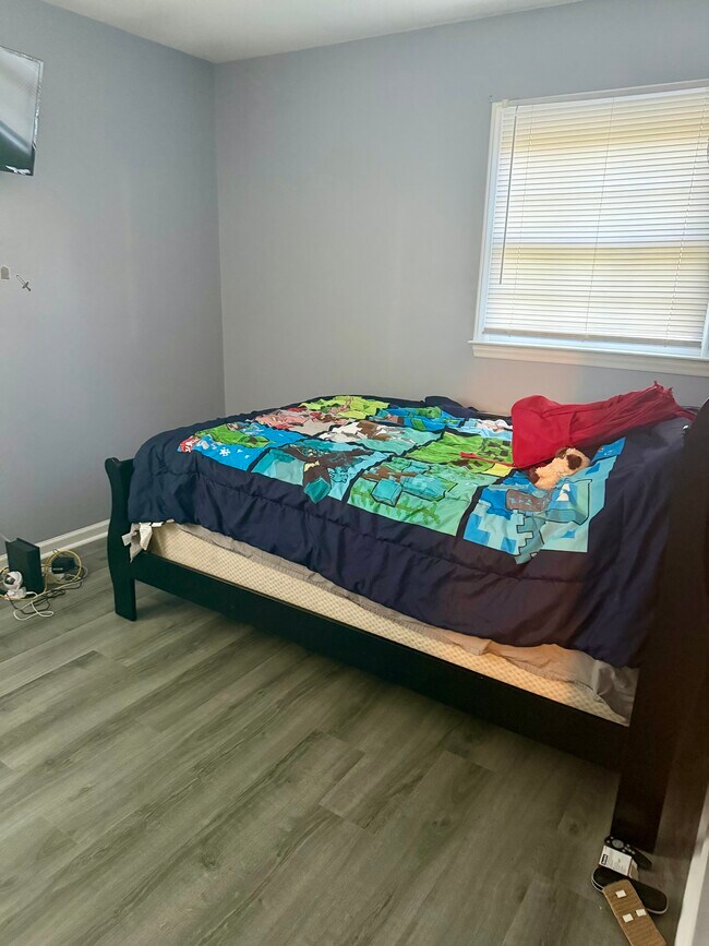 Foto del edificio - 211 Sharon Ln