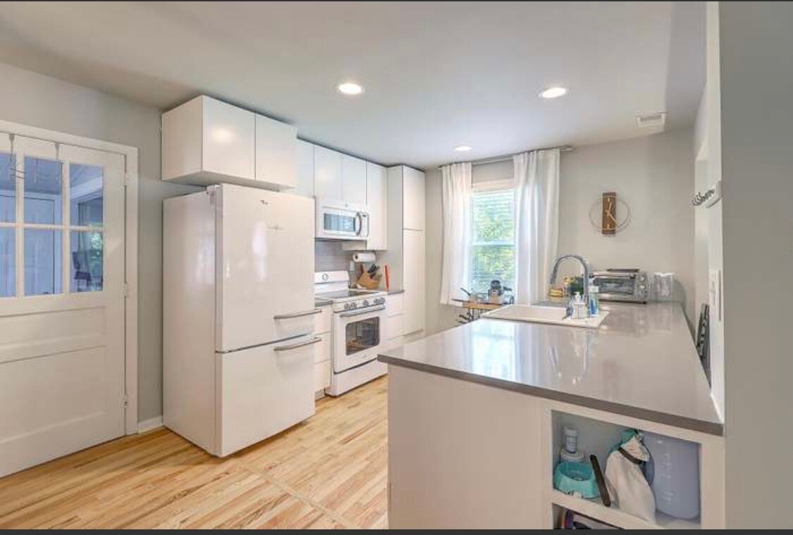 Foto principal - 2124 St Lukes Dr
