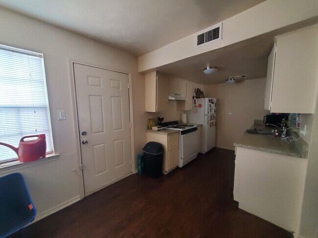 Foto del edificio - 2110 Stella St