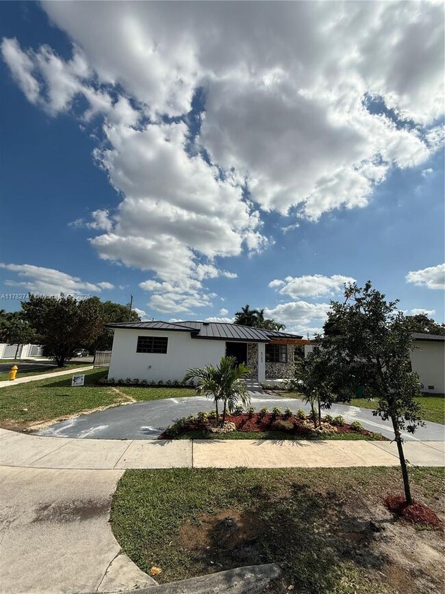 Foto del edificio - 5152 SW 6th St