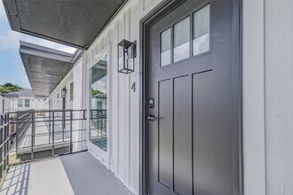 Building Photo - 1701 Johanna Dr