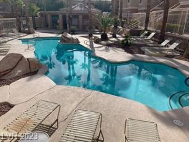 Building Photo - Great 2 bedroom 2 bathroom condo in gated community in Summerlin!
