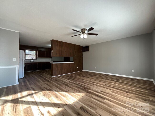 Foto del edificio - 215 Liberty St