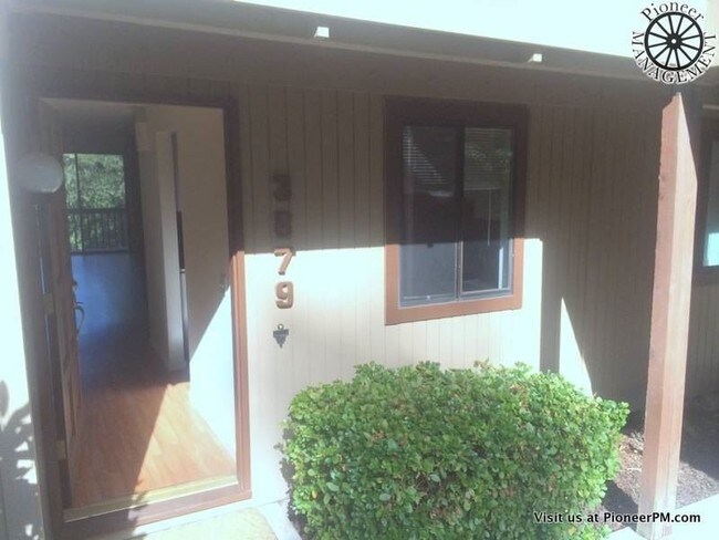 Building Photo - 2 br, 1.5 bath House - 3879 Colony Oaks Dr