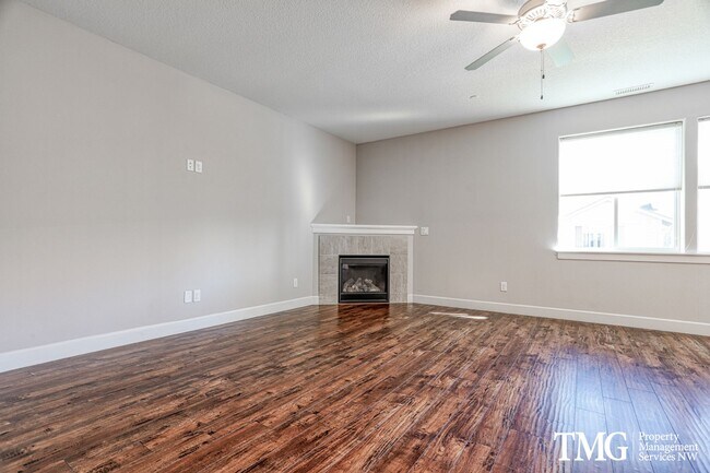 Building Photo - Ideal Location in Sought After Hills at Ro...