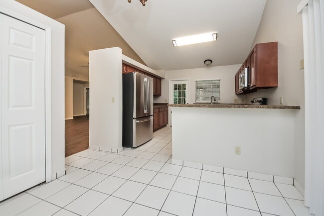 Building Photo - 711 White River Dr