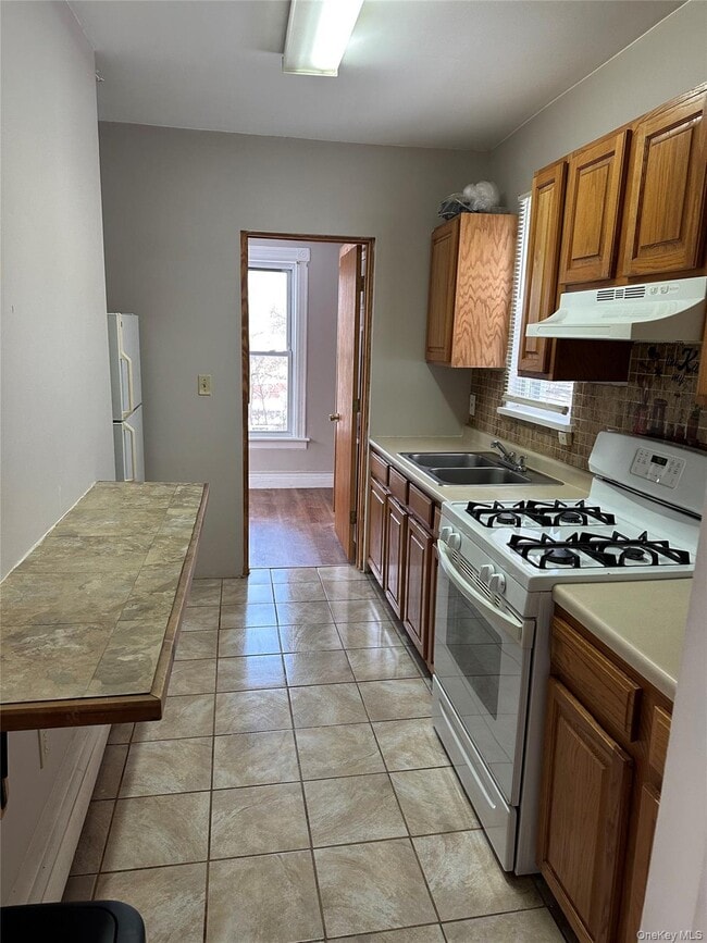 Building Photo - 180 N Clinton St