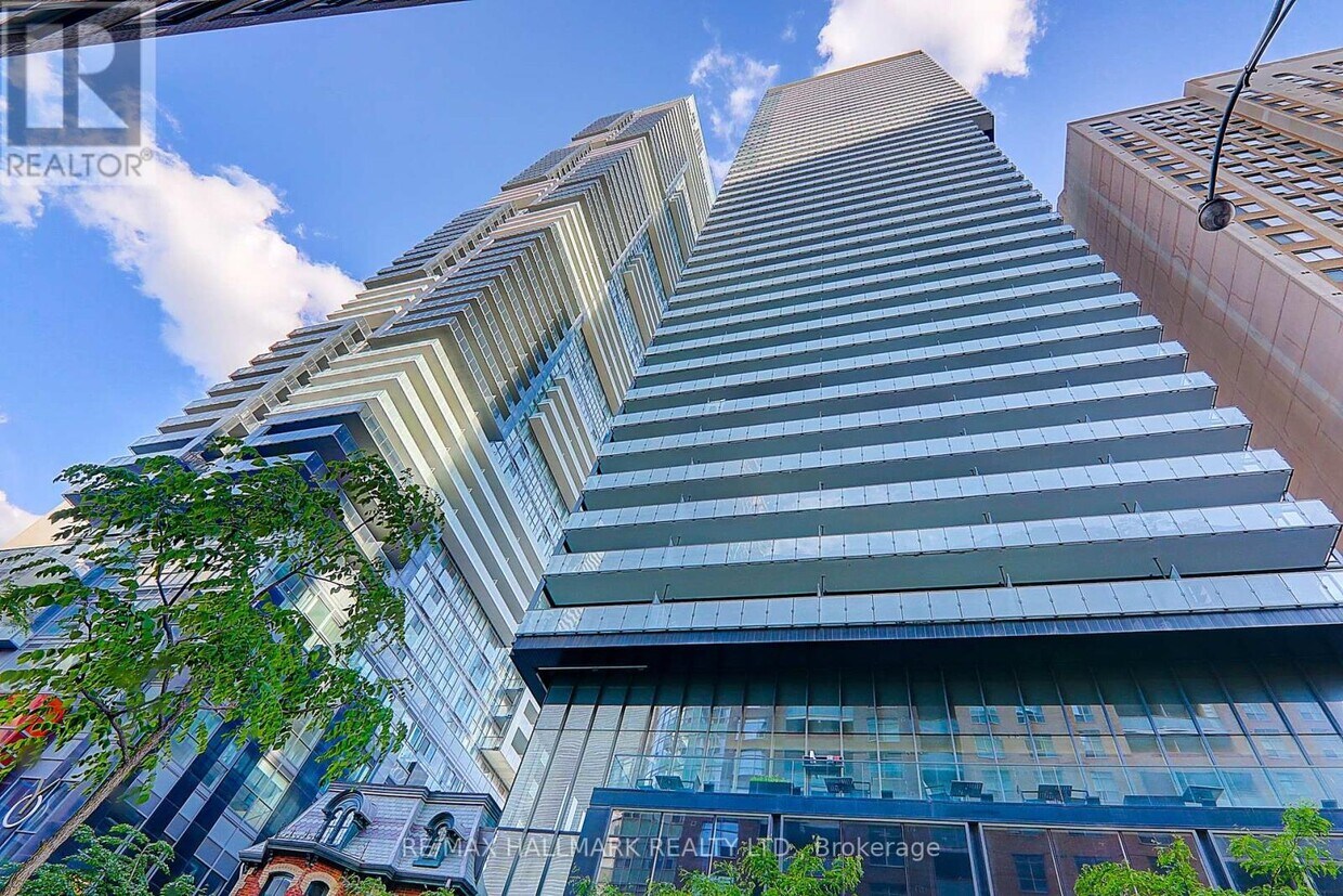 Primary Photo - 15-1415 Grenville St