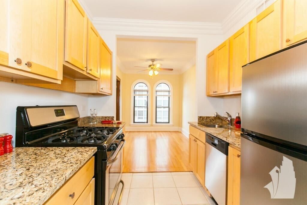 Primary Photo - 441 W Fullerton Pkwy