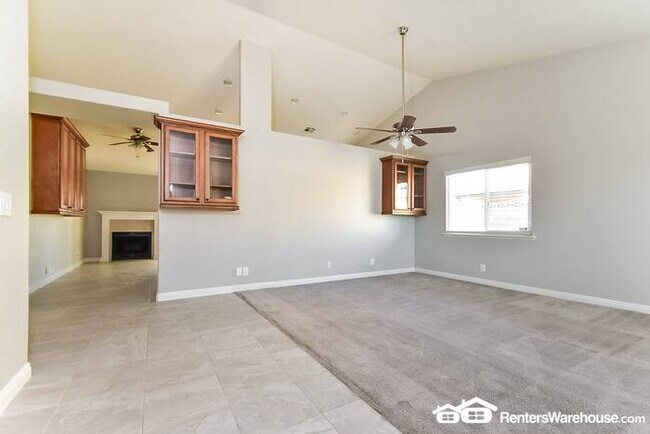 Building Photo - Spacious 3 Bed 2 Bath Single-Story Home