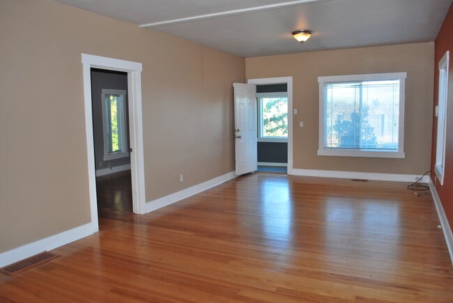 Foto del edificio - 6027 6th Ave NE