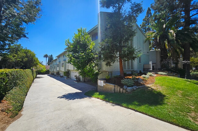 Foto del edificio - 1454 E Orange Grove Blvd