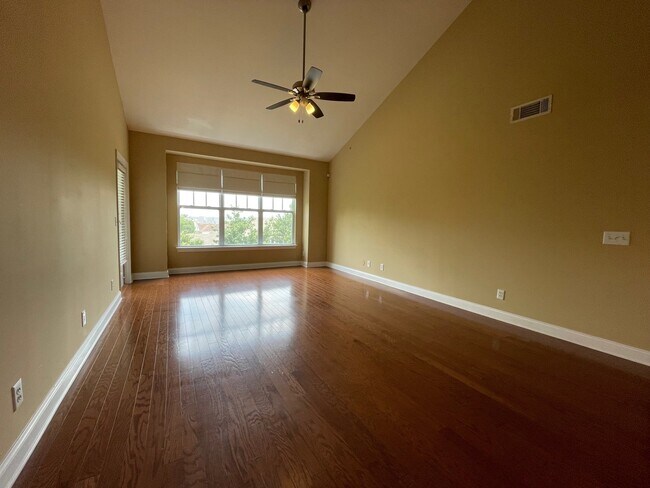 Building Photo - 2000 Newark Ln