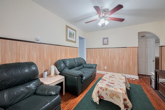 Building Photo - 7618 Del Glen Ln