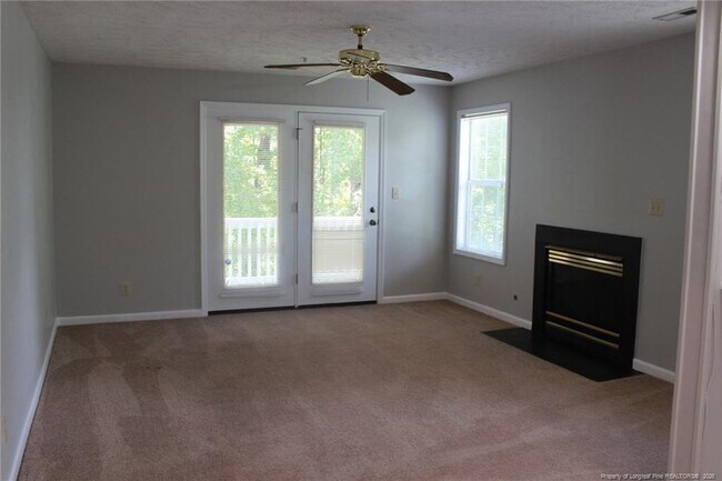 Foto del edificio - 325 Waterdown Dr