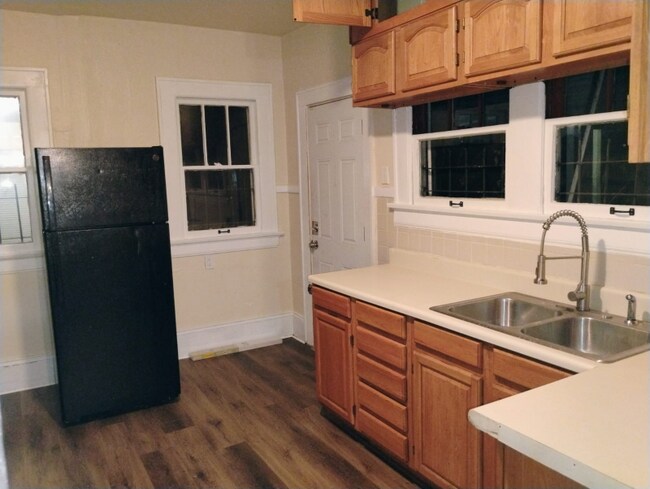Foto del edificio - 1624 W 31st St