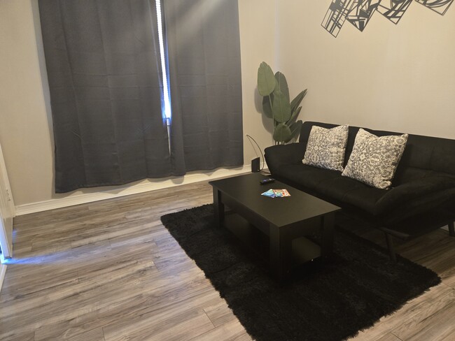 Foto del edificio - 4510 Rosemont Pl