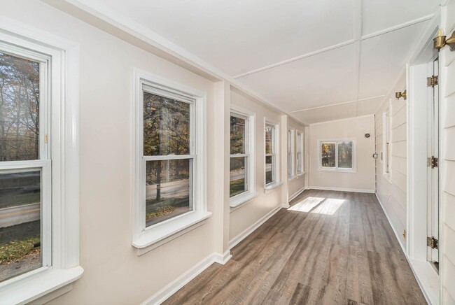 Building Photo - Very Private 2 Bedroom 1 Bathroom Colonial...
