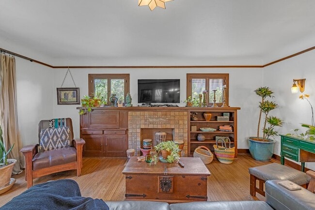 Building Photo - 1053 N Mar Vista Ave