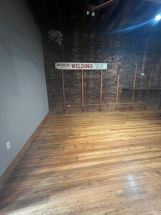 Living Room - 921 Broad St