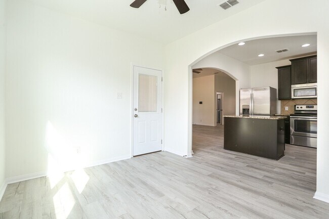 Building Photo - New Braunfels Home In Magnolia Springs