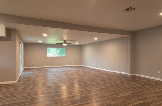 Foto del edificio - 25373 Goodson Rd