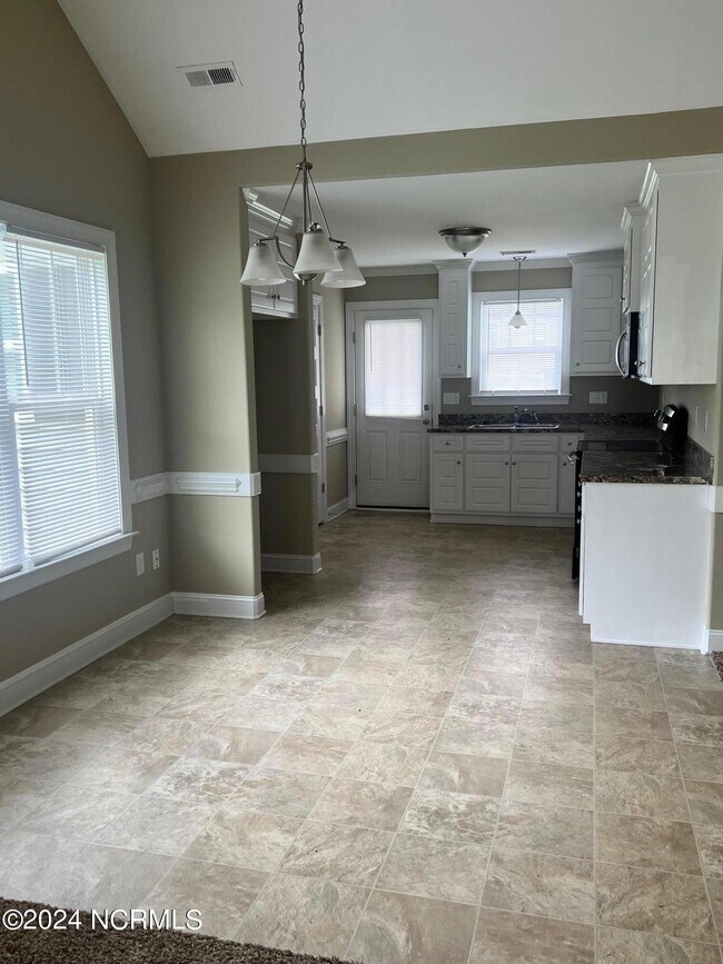 Building Photo - 5110 N Durban Dr