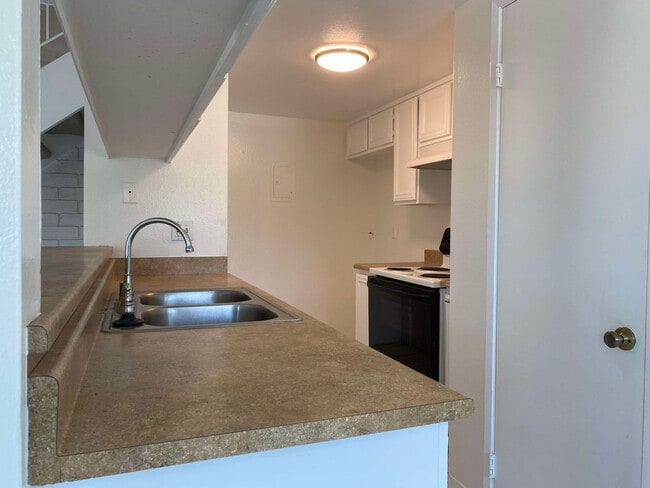 Building Photo - Fantastic Renovated 2 story - 2 bed + 1 ba...