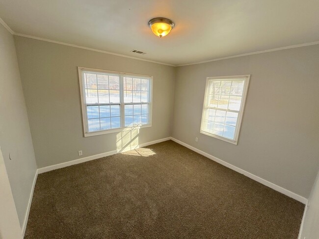 Building Photo - 3659 Kimball Ave