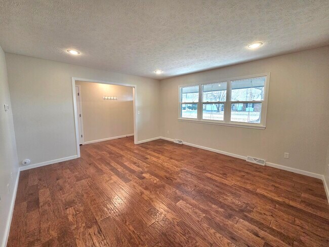 Foto del edificio - 213 W Aven Ave