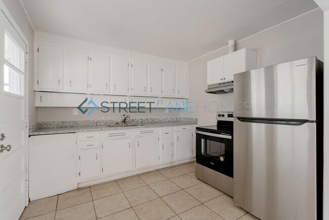 Building Photo - NOW OFFERING $250 OFF FIRST FULL MONTH IF ...