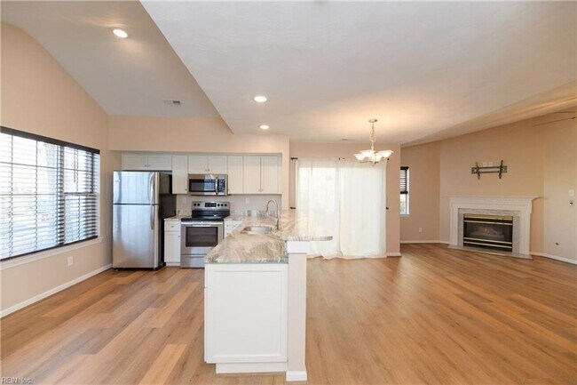 Building Photo - 100 Bridle Lane Newport News VA 23608