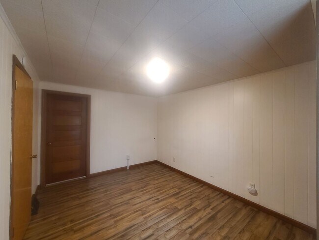 Foto del edificio - 2 Bedroom 1 Bath House -- outside of town -- Available 08/05/2026