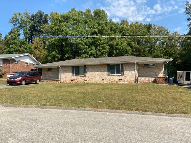 Building Photo - 3413 Lisa Dr