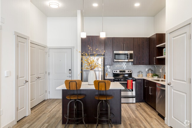 1BR, 1BA - 854SF - Parkway Lofts