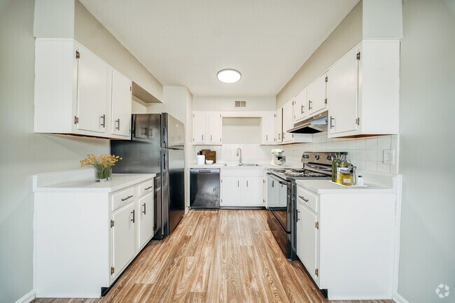 Building Photo - Roban Apartments