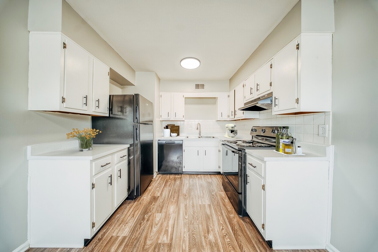 Primary Photo - Roban Apartments