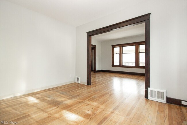 Foto del edificio - 1295 Jackson Ave