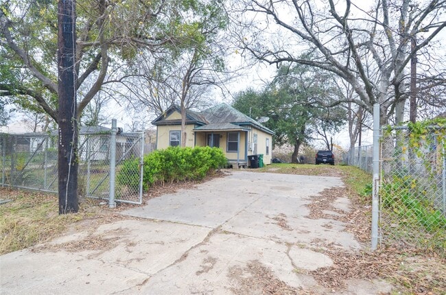 Foto del edificio - 10340 Tanner Rd