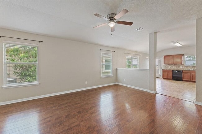 Building Photo - 410 Brazoria Trail