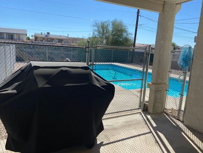 Building Photo - Longterm, unfurnished, Pool home