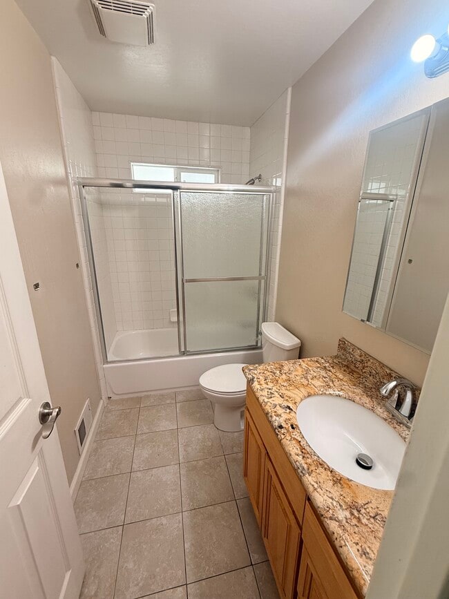 Building Photo - 1371 Kingfisher Way